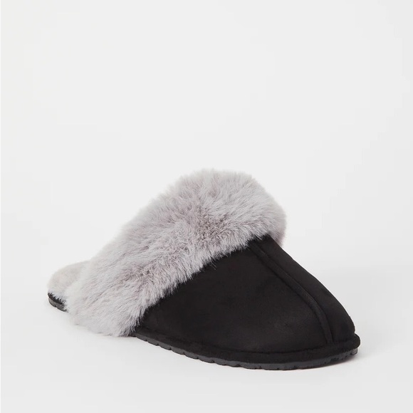 •Harper• Cozy Fur Lined Faux Suede Black Slippers - Picture 1 of 2